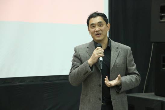 最后,就学校教育问题而言,姚国强老师与宋杰老师进行了深刻的交流.